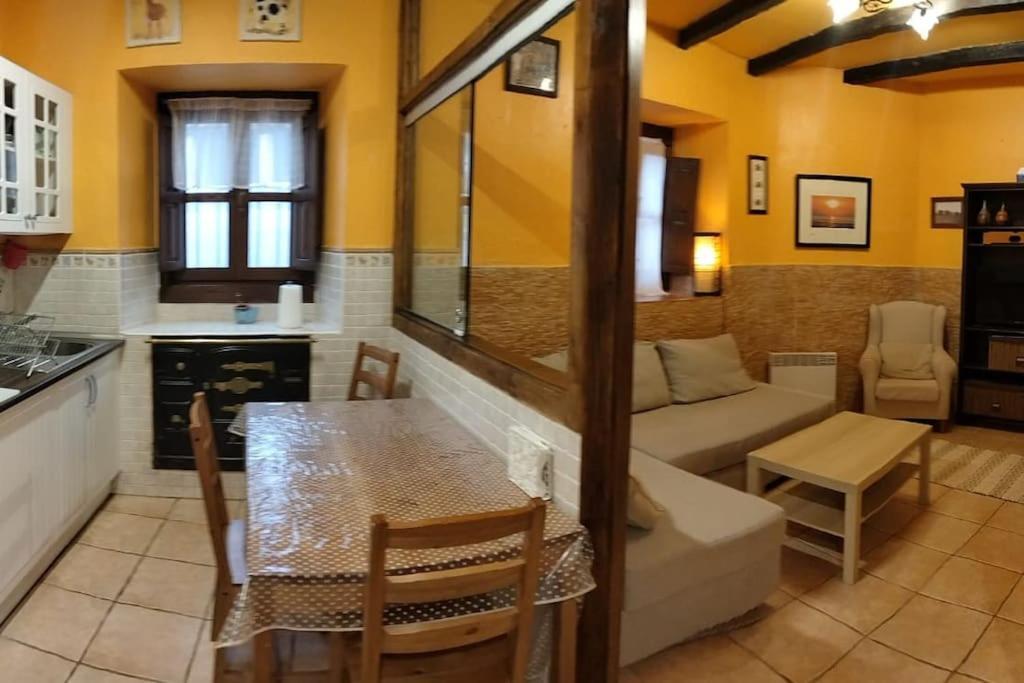 La Casina Roja - Santolaya De Cabranes Vila Arboleya Exterior foto